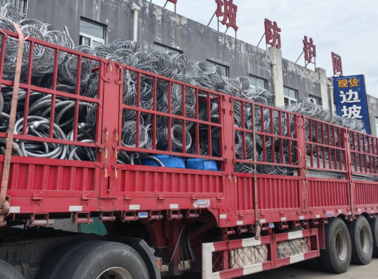 保德陈总订购的陕西神盘公路高危边坡防护网已经发货